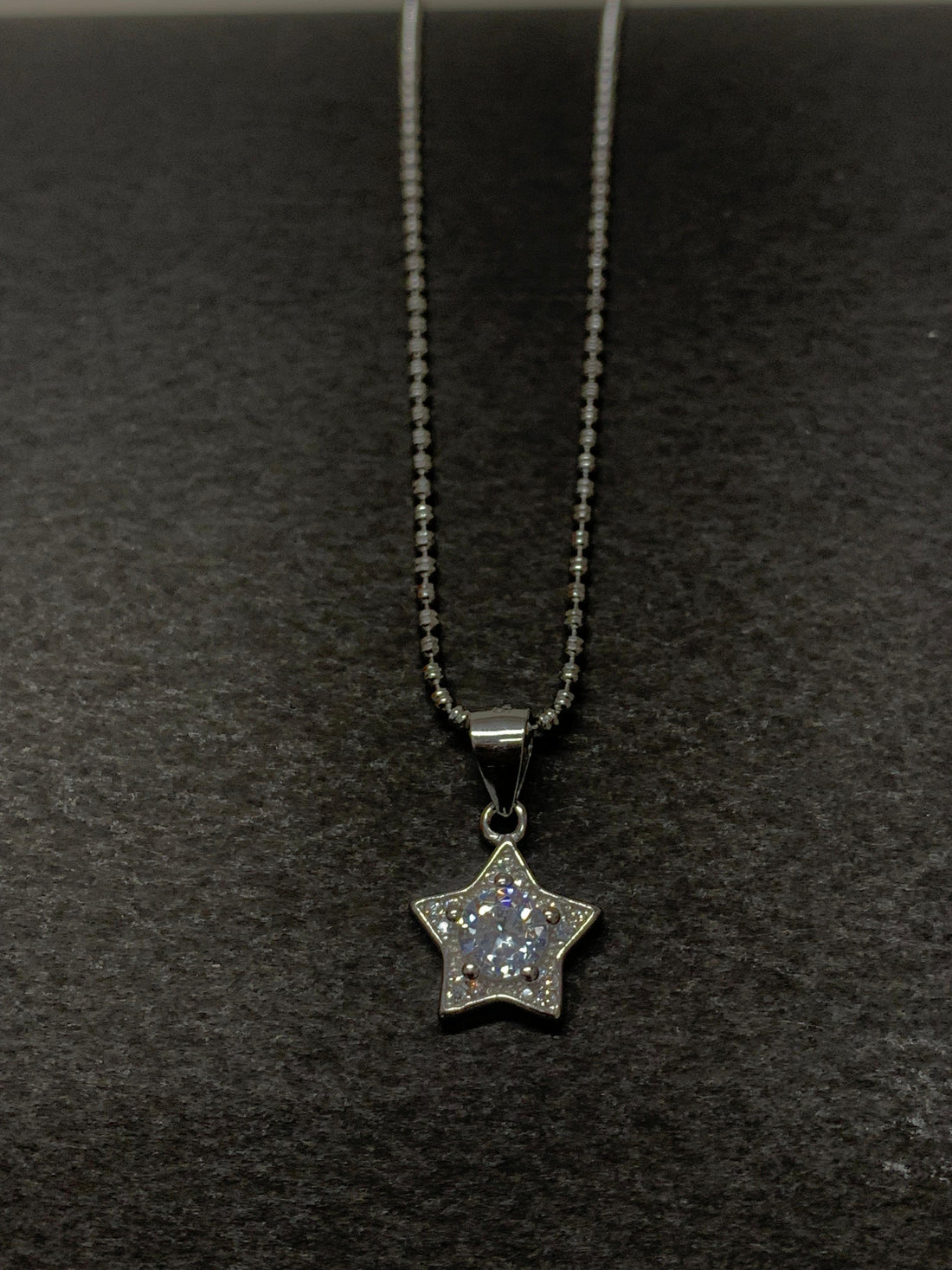 STAR PENDANT NECKLACE WITH CHAIN