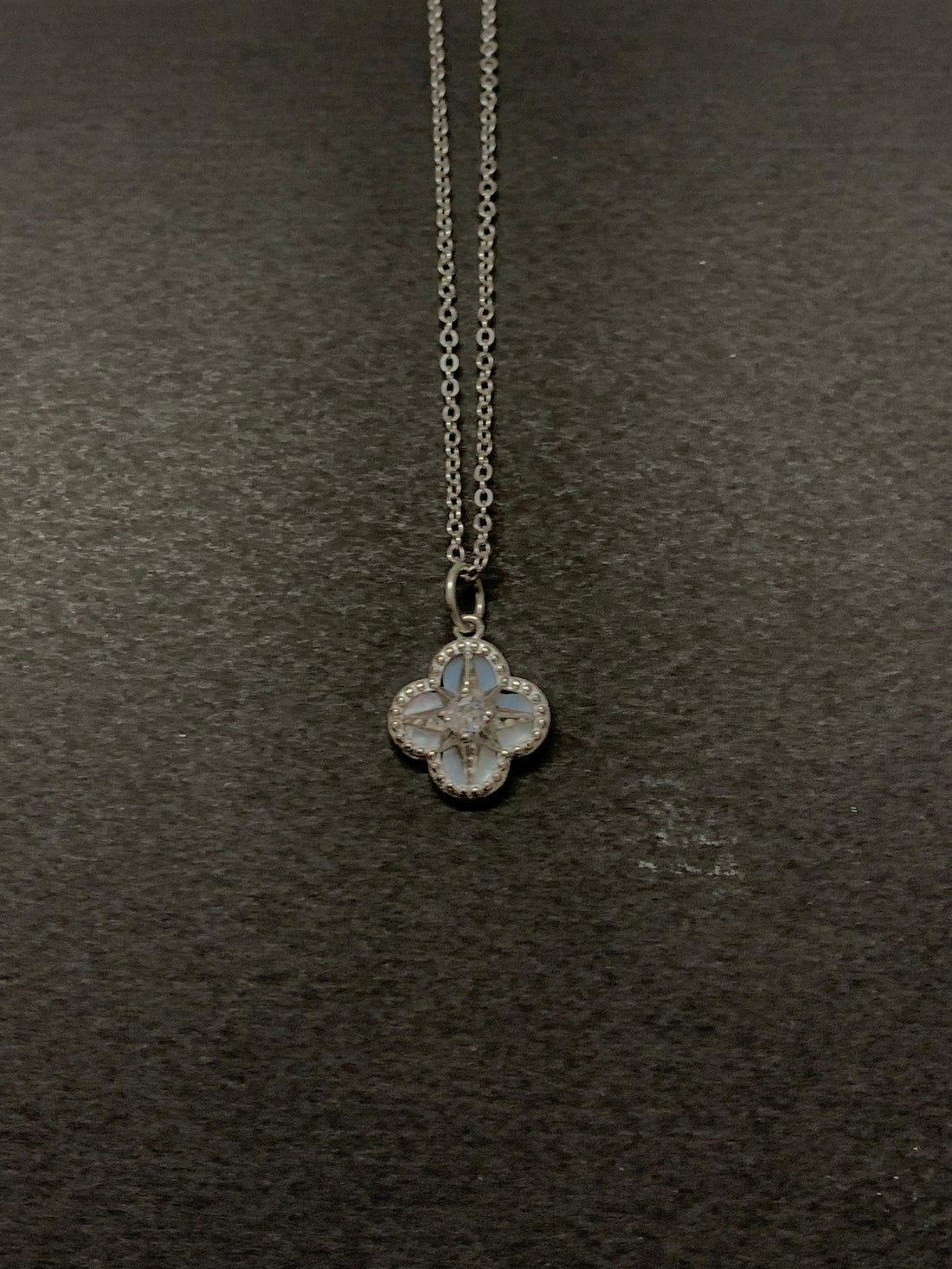 SHINING STAR PENDANT WITH CHAIN